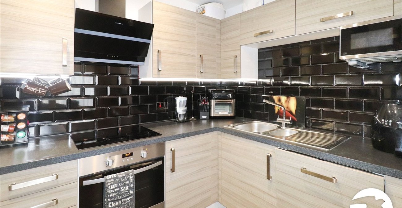 2 bedroom property for sale in Belvedere | Robinson Jackson