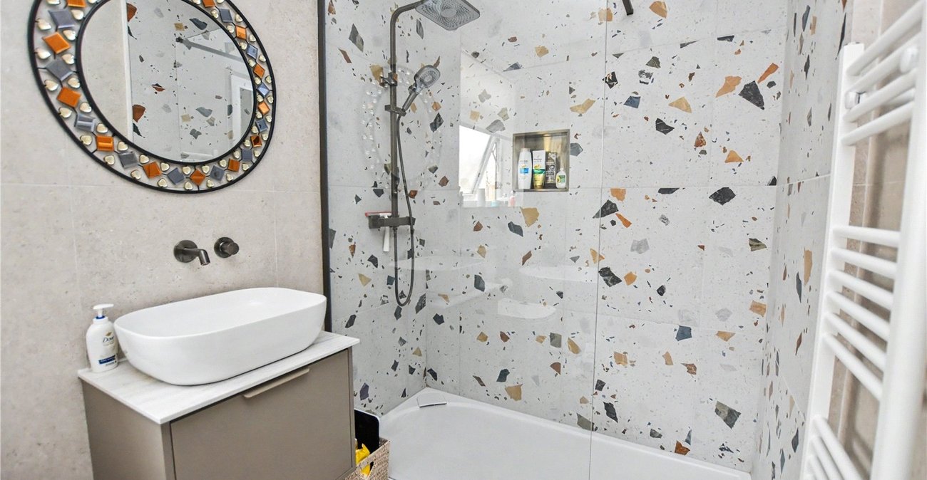 2 bedroom bungalow for sale in Bexleyheath | Robinson Jackson