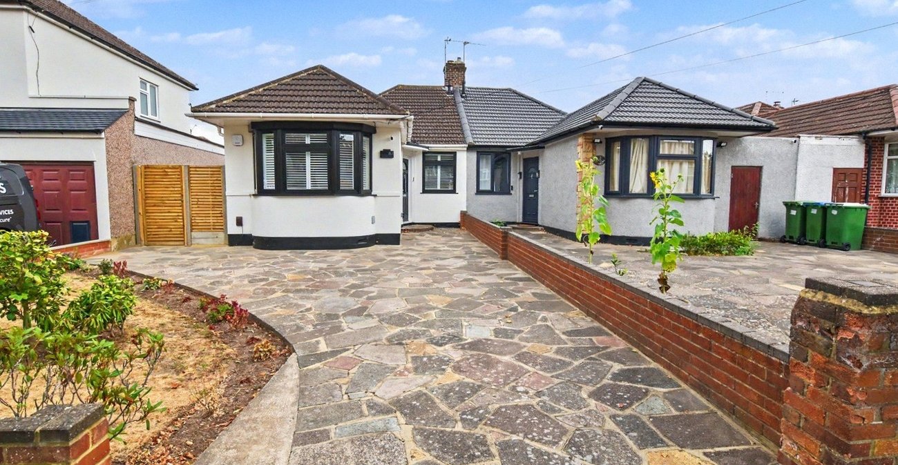 2 bedroom bungalow for sale in Bexleyheath | Robinson Jackson