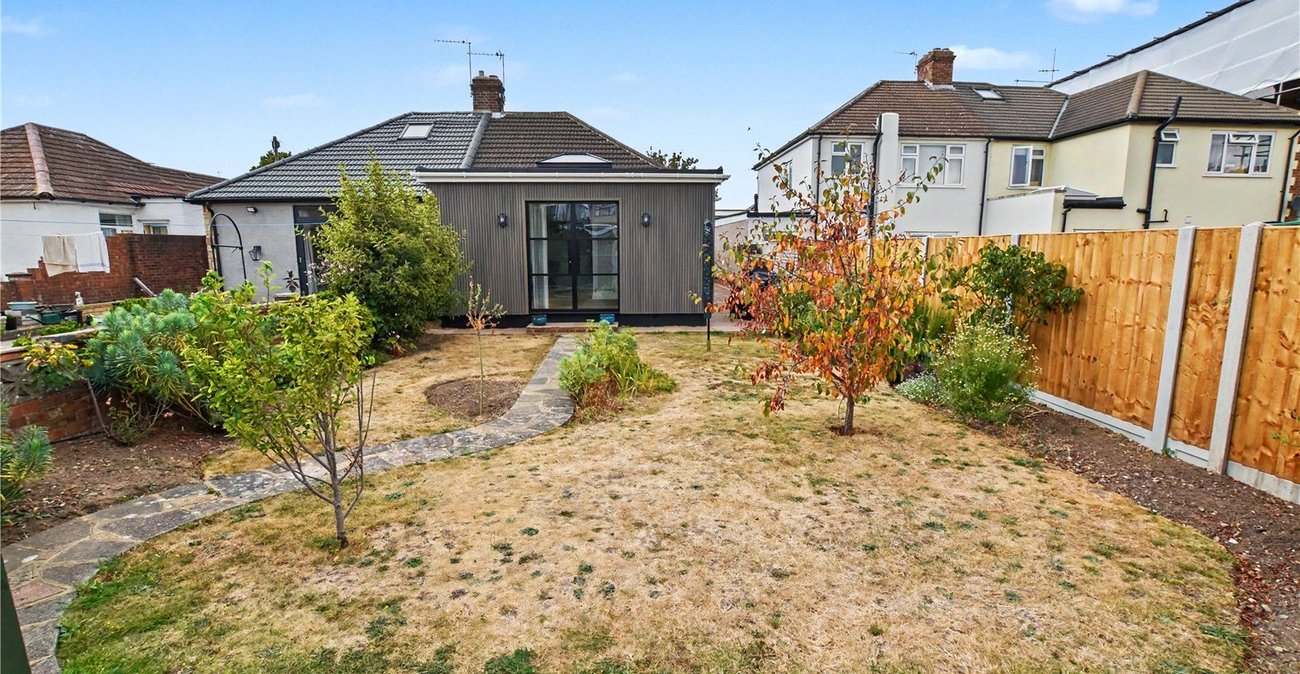 2 bedroom bungalow for sale in Bexleyheath | Robinson Jackson