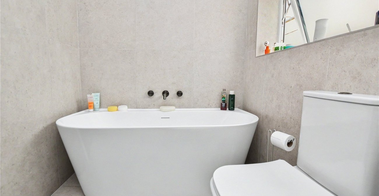 2 bedroom bungalow for sale in Bexleyheath | Robinson Jackson