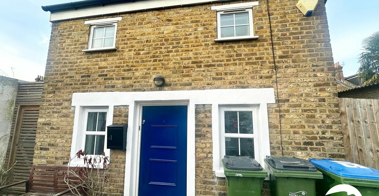 1 bedroom house for sale in London | Robinson Jackson