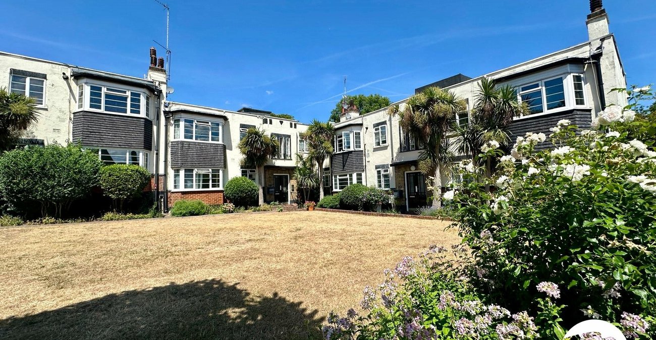 2 bedroom property for sale in London | Robinson Jackson