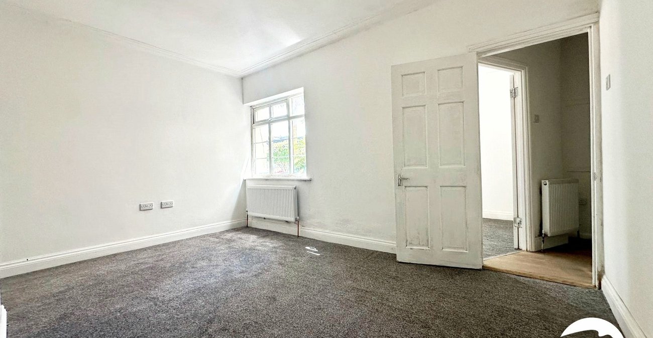 2 bedroom property for sale in London | Robinson Jackson