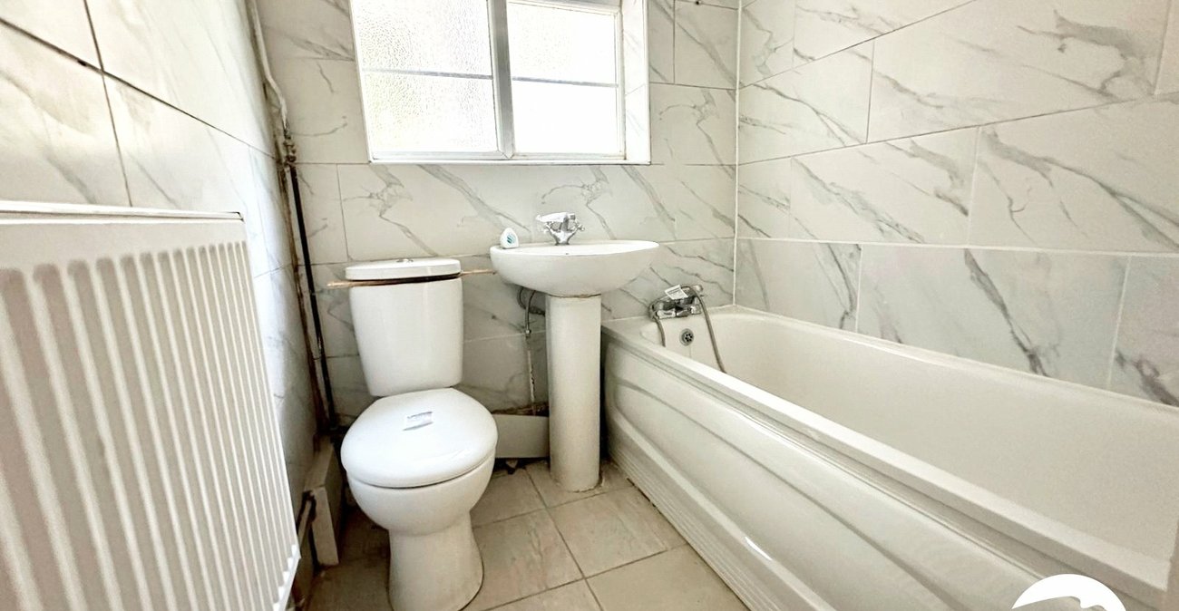 2 bedroom property for sale in London | Robinson Jackson