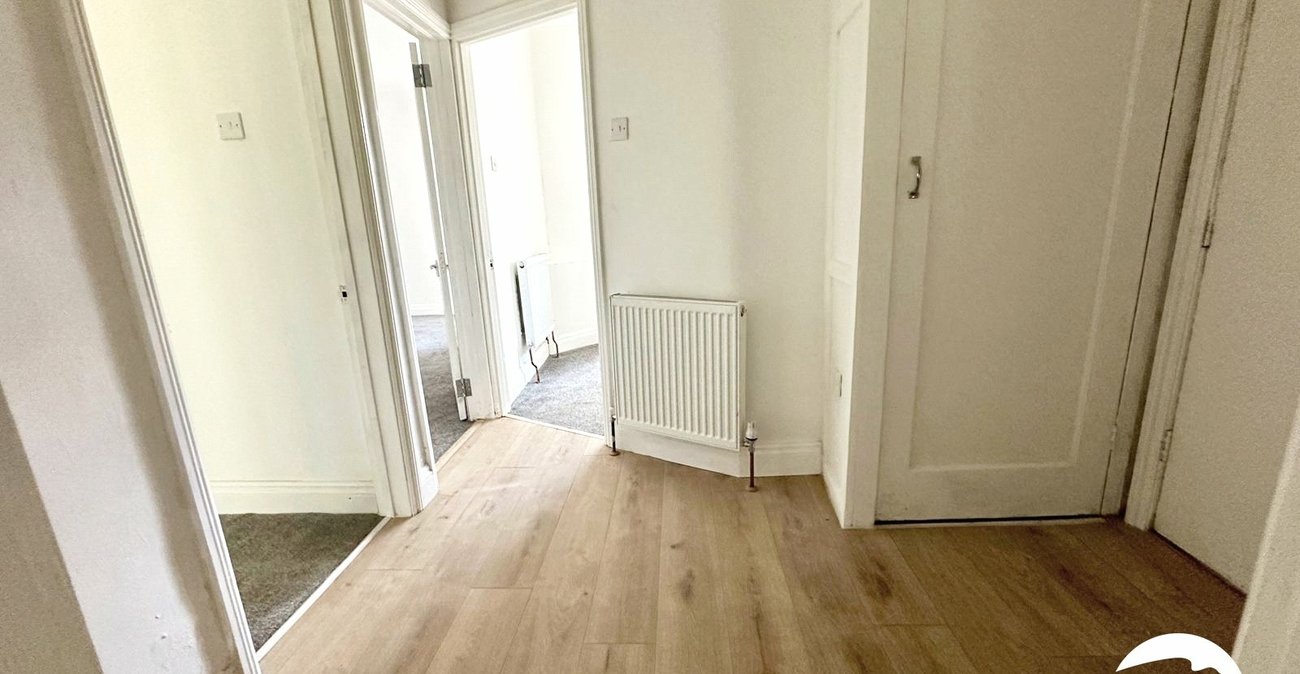 2 bedroom property for sale in London | Robinson Jackson