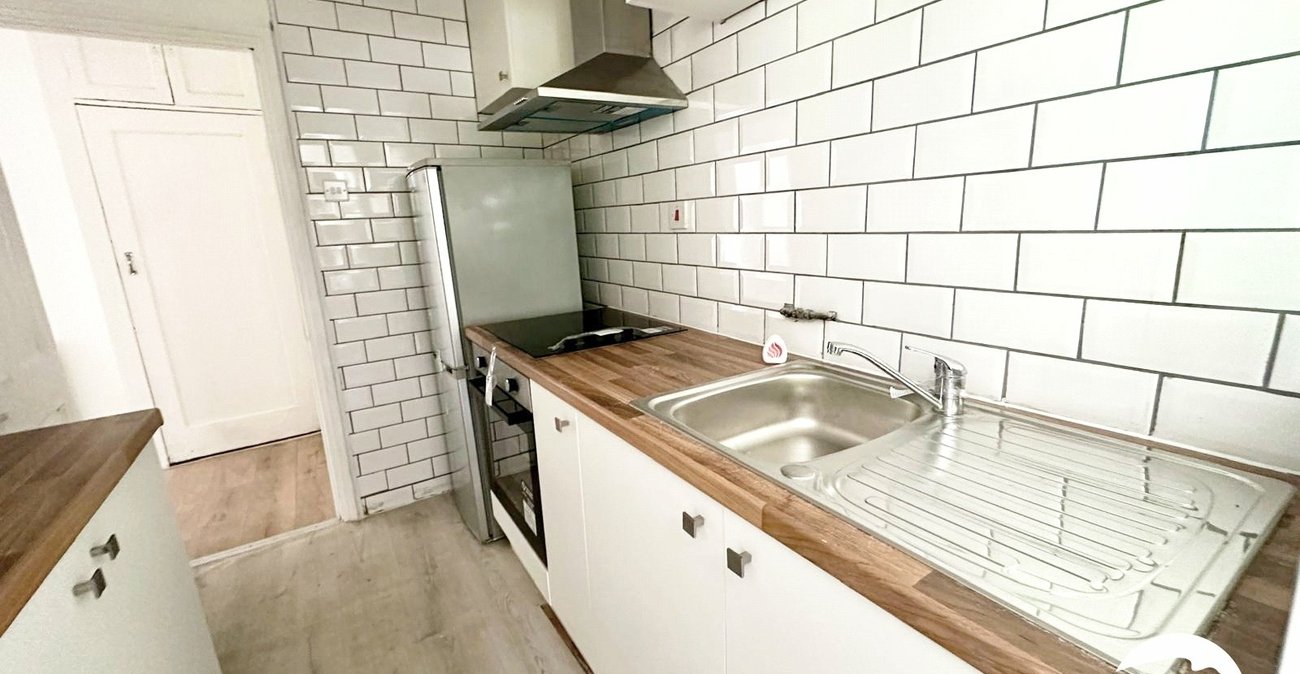 2 bedroom property for sale in London | Robinson Jackson