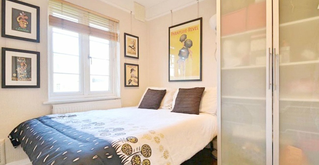 2 bedroom property for sale in London | Robinson Jackson