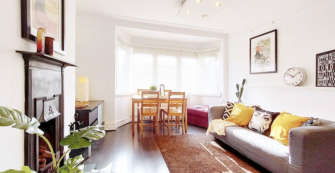 2 bedroom property for sale in London | Robinson Jackson