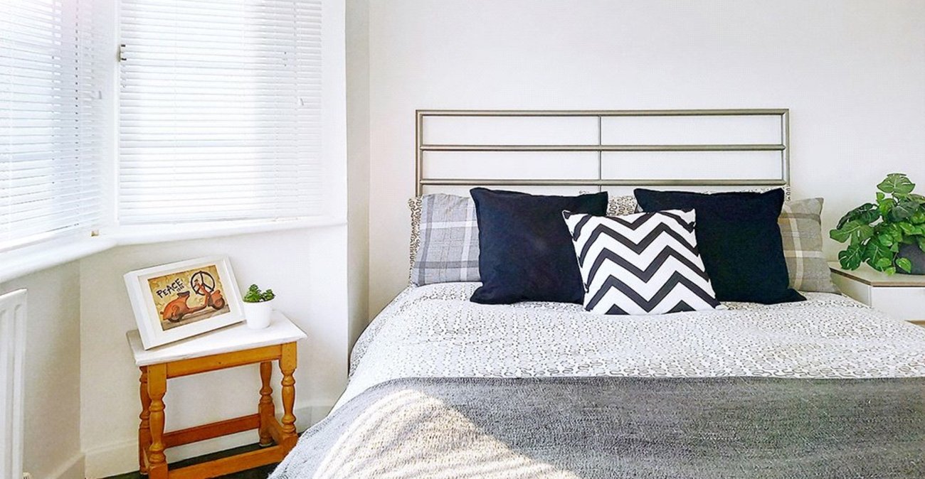 2 bedroom property for sale in London | Robinson Jackson