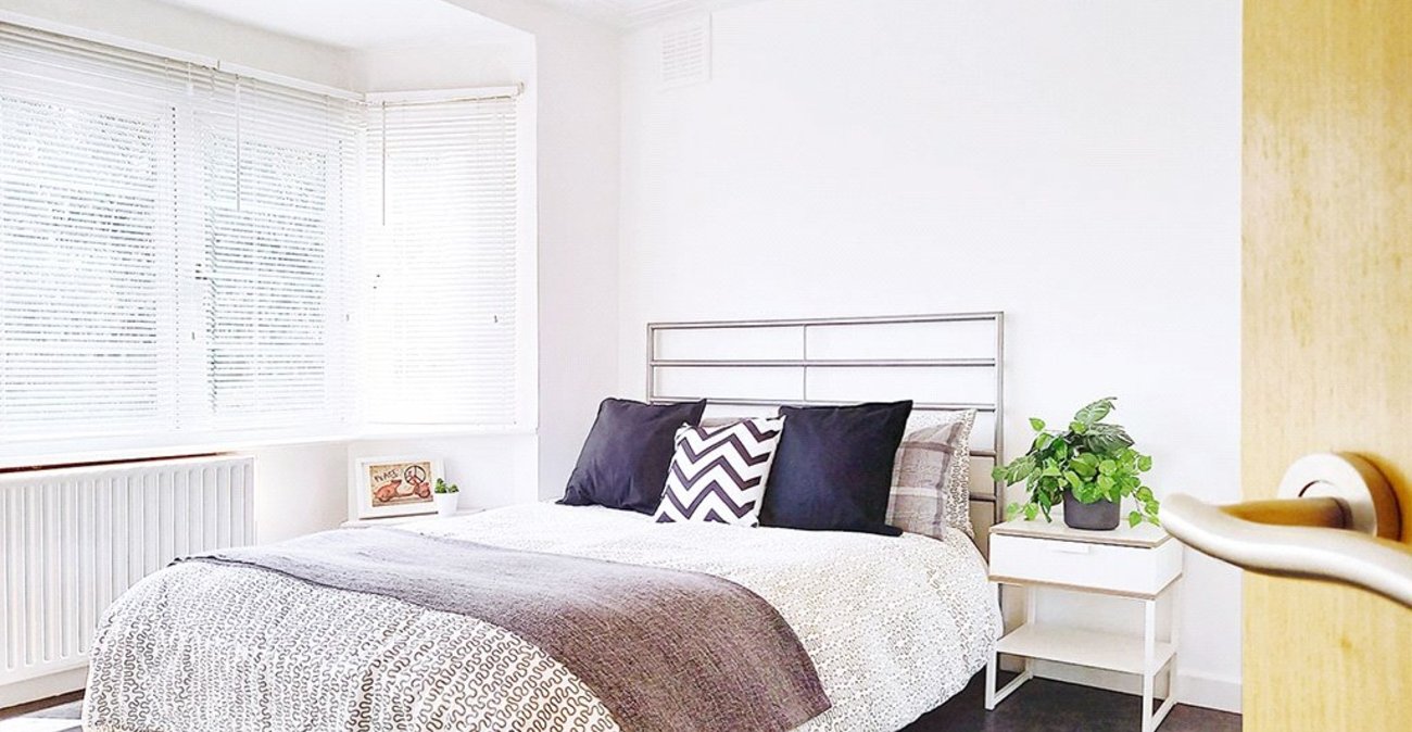 2 bedroom property for sale in London | Robinson Jackson