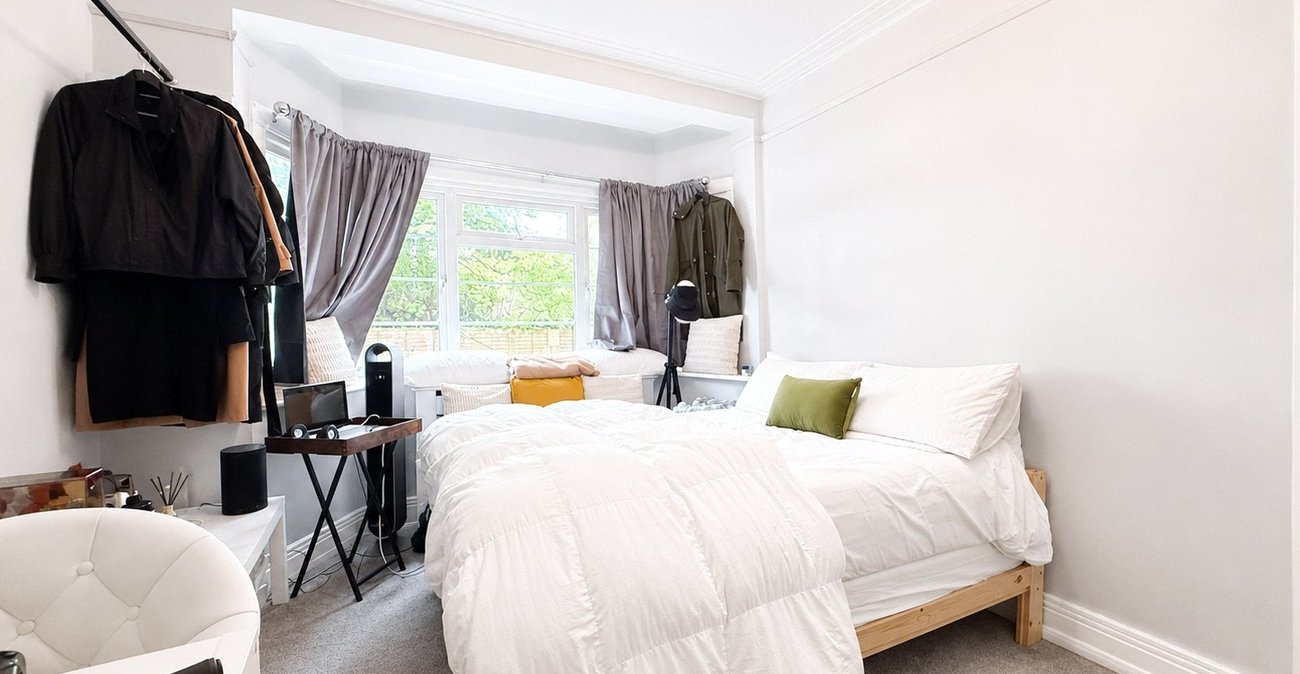 2 bedroom property for sale in London | Robinson Jackson