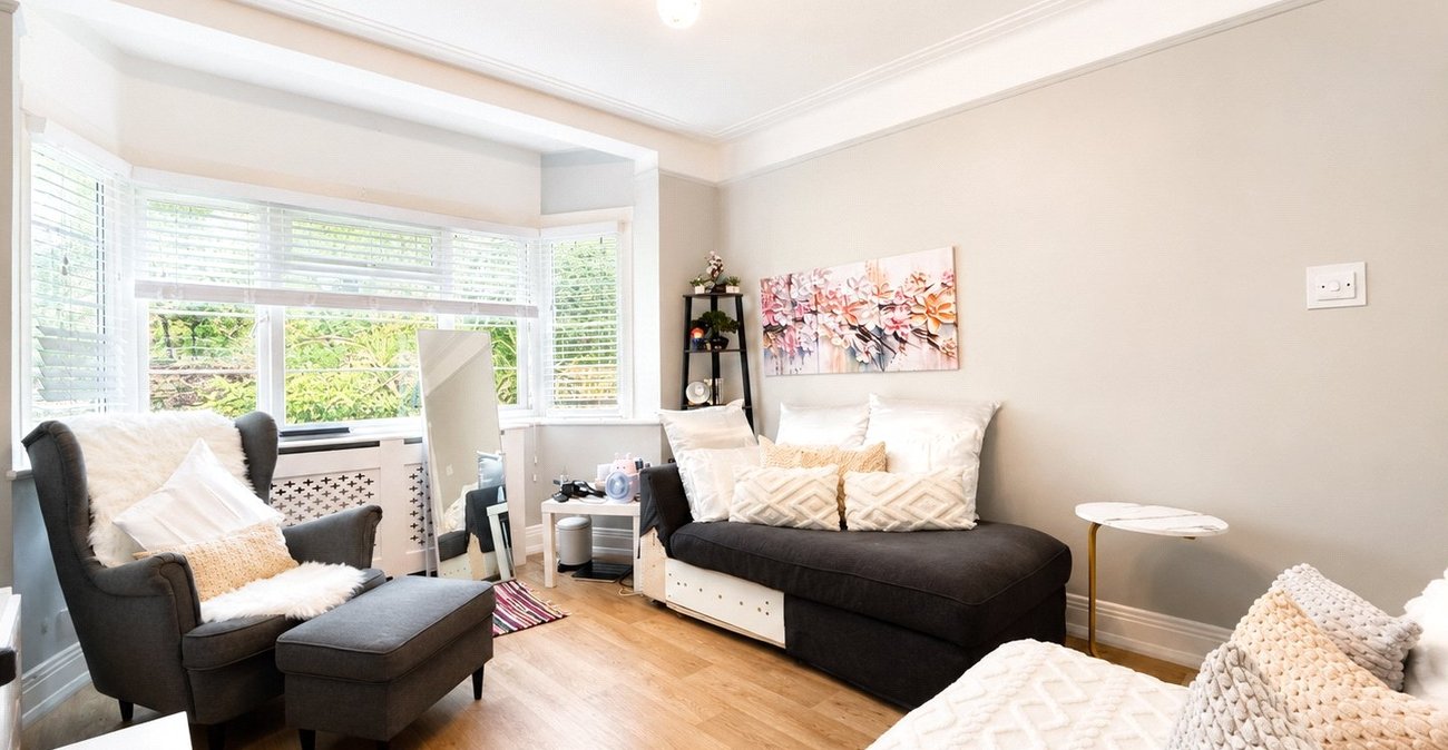 2 bedroom property for sale in London | Robinson Jackson