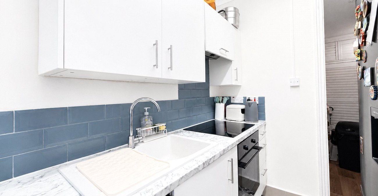 2 bedroom property for sale in London | Robinson Jackson