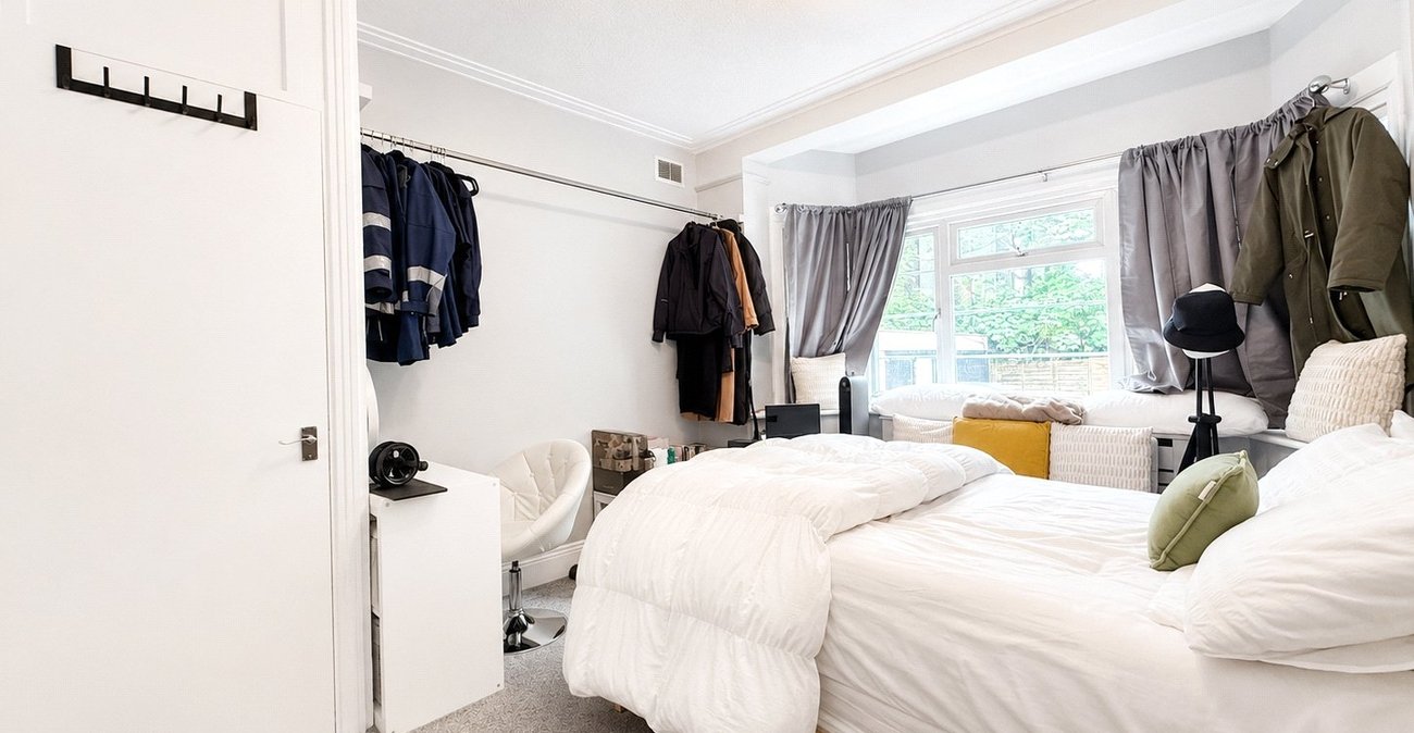 2 bedroom property for sale in London | Robinson Jackson