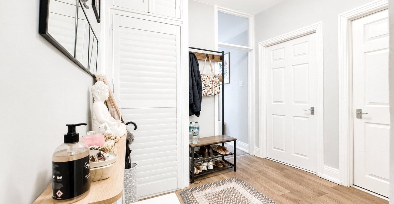 2 bedroom property for sale in London | Robinson Jackson