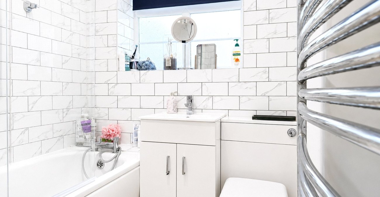 2 bedroom property for sale in London | Robinson Jackson