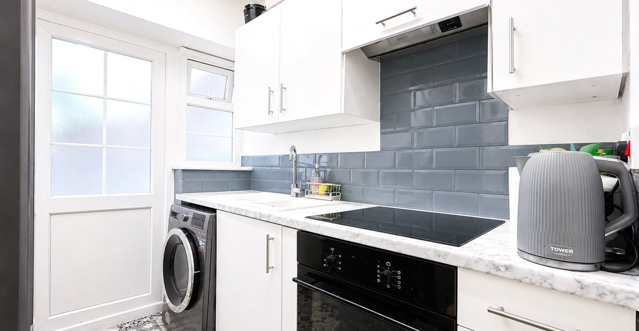 2 bedroom property for sale in London | Robinson Jackson