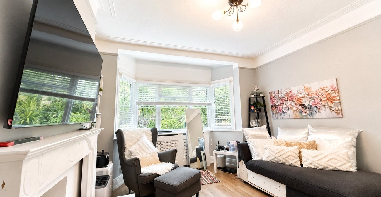 2 bedroom property for sale in London | Robinson Jackson