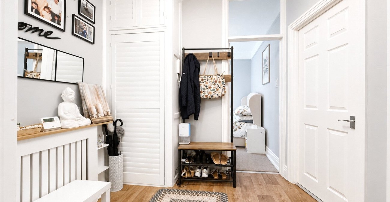 2 bedroom property for sale in London | Robinson Jackson