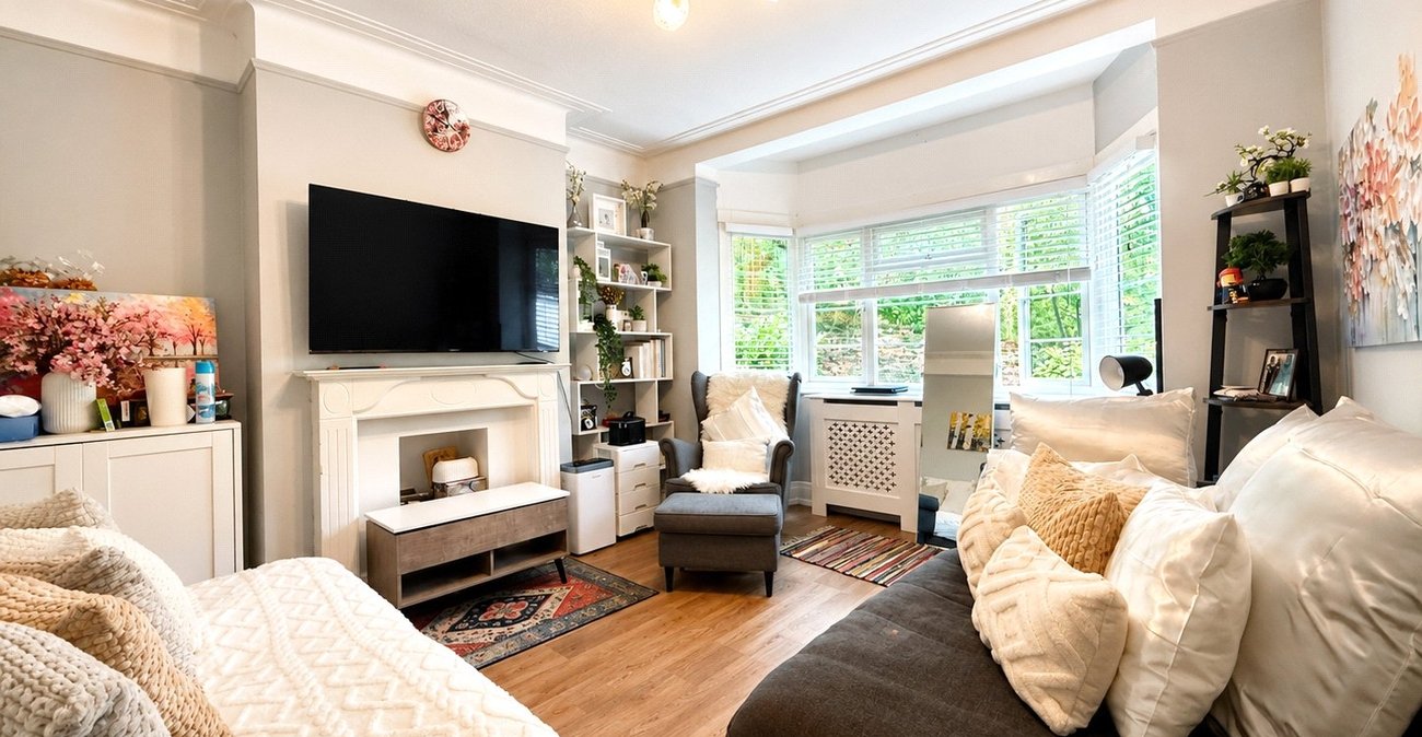 2 bedroom property for sale in London | Robinson Jackson