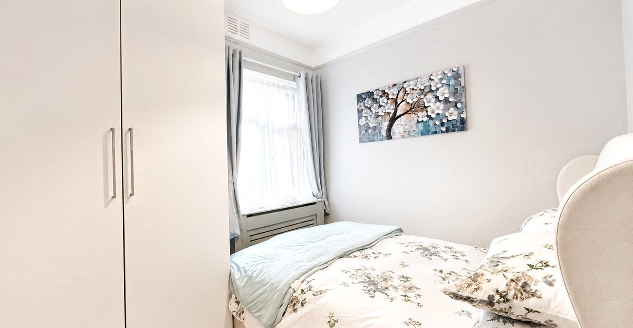 2 bedroom property for sale in London | Robinson Jackson
