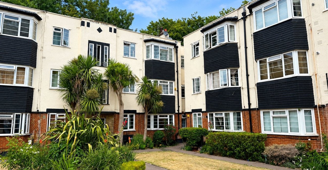 2 bedroom property for sale in London | Robinson Jackson