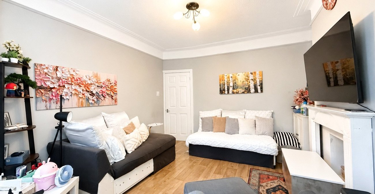 2 bedroom property for sale in London | Robinson Jackson