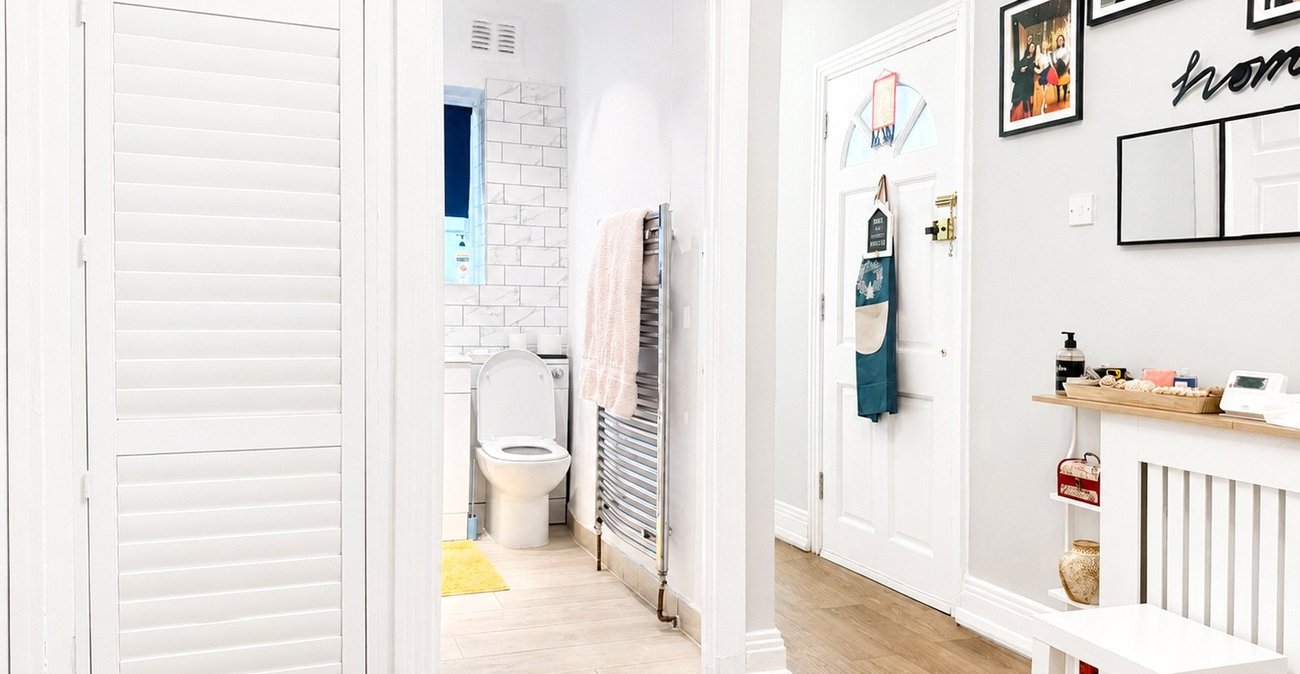 2 bedroom property for sale in London | Robinson Jackson