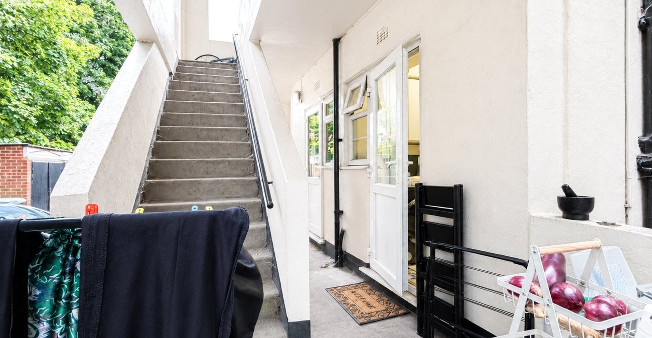 2 bedroom property for sale in London | Robinson Jackson