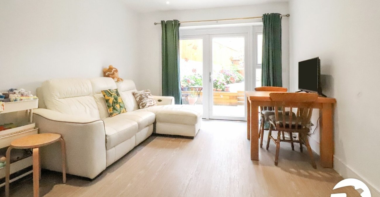 4 bedroom house for sale in Erith | Robinson Jackson