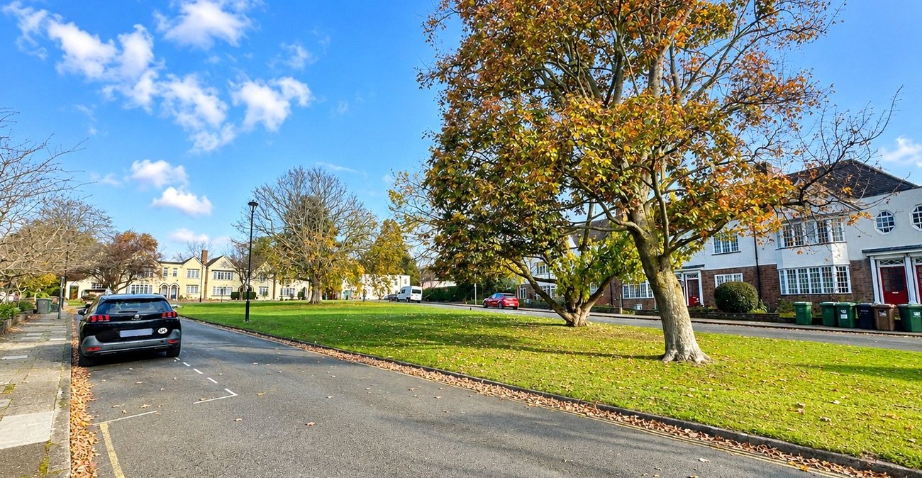 2 bedroom property for sale in London | Robinson Jackson