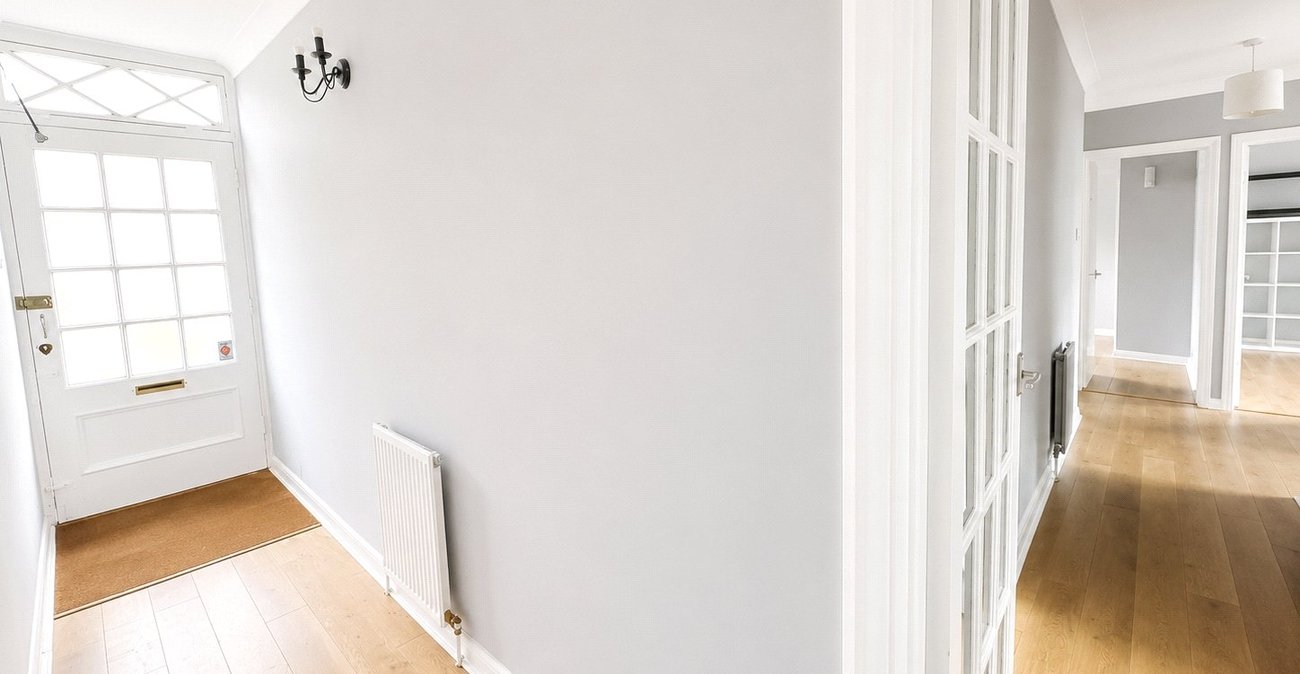 2 bedroom property for sale in London | Robinson Jackson