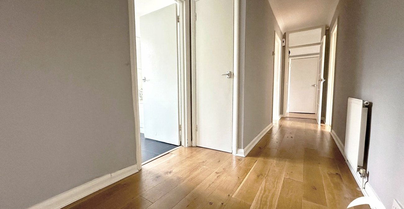 2 bedroom property for sale in London | Robinson Jackson