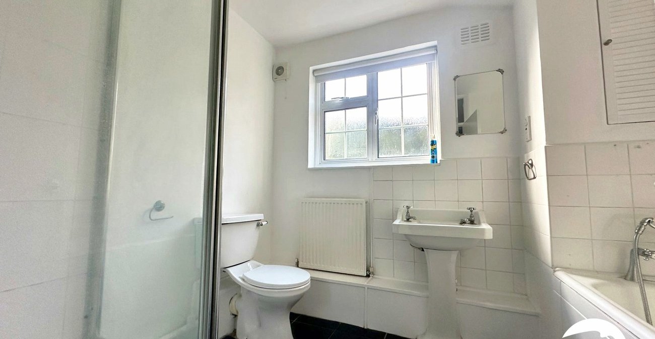 2 bedroom property for sale in London | Robinson Jackson