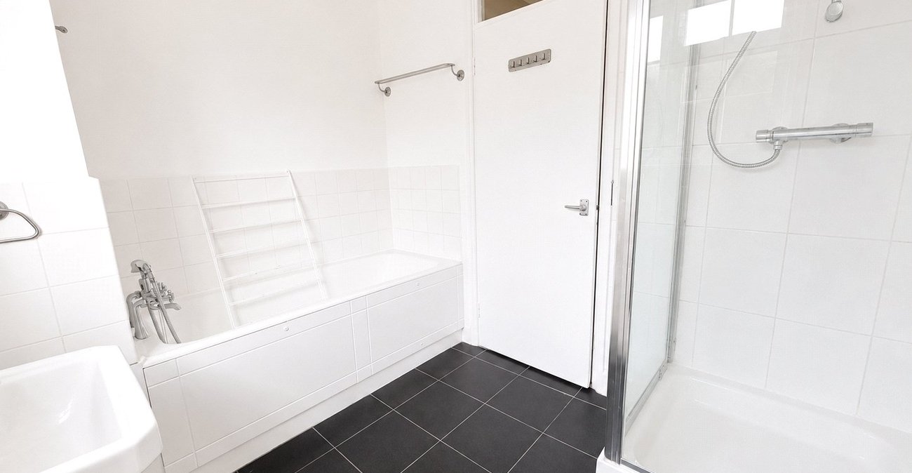 2 bedroom property for sale in London | Robinson Jackson