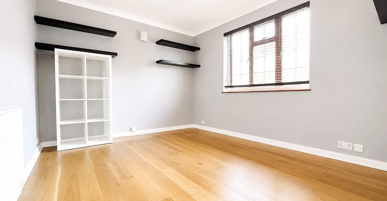 2 bedroom property for sale in London | Robinson Jackson