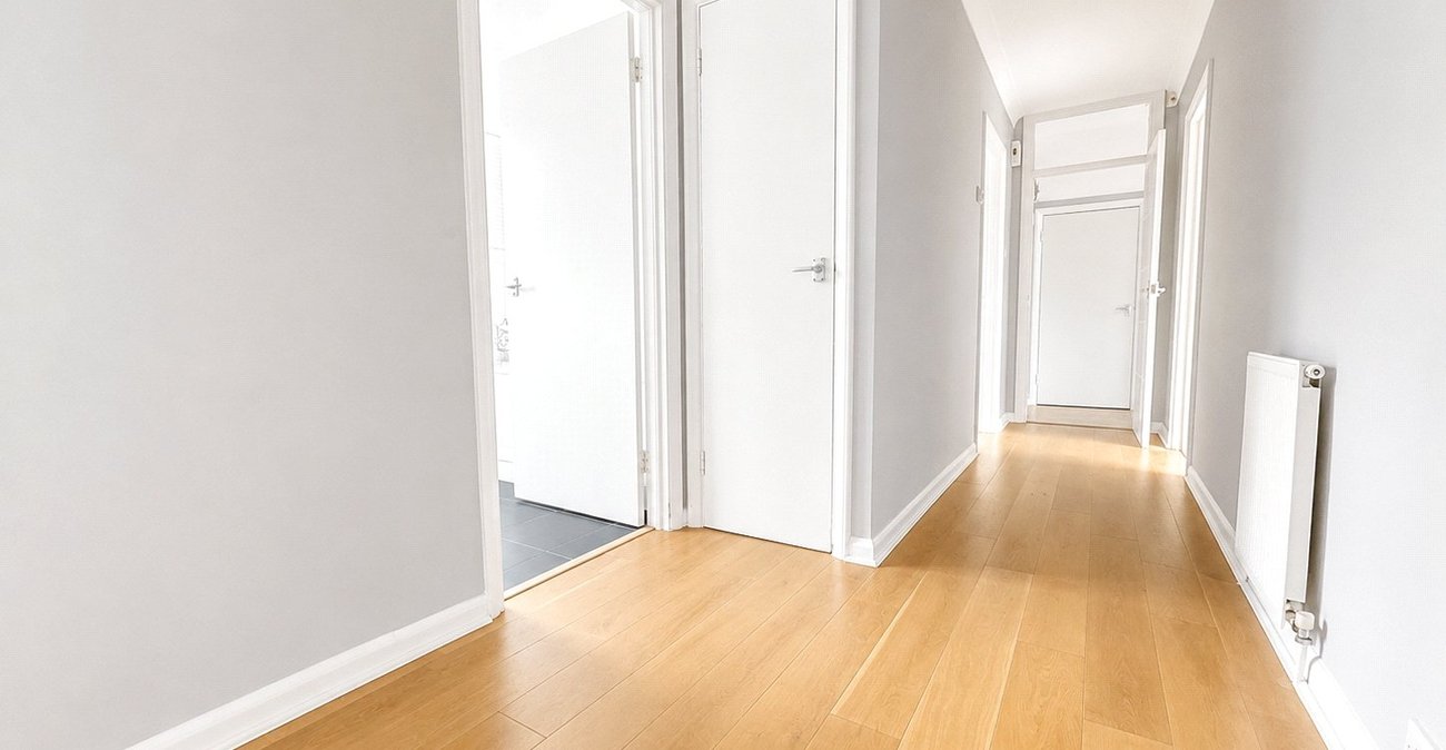 2 bedroom property for sale in London | Robinson Jackson