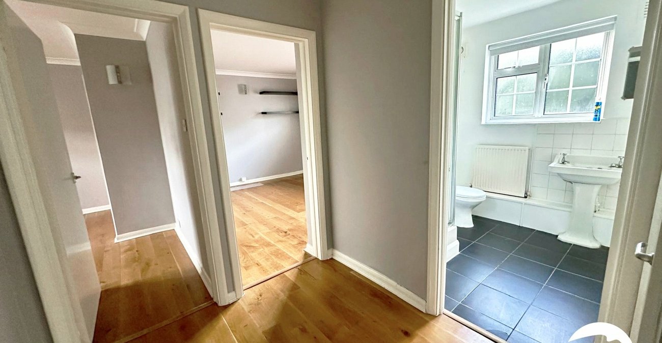 2 bedroom property for sale in London | Robinson Jackson