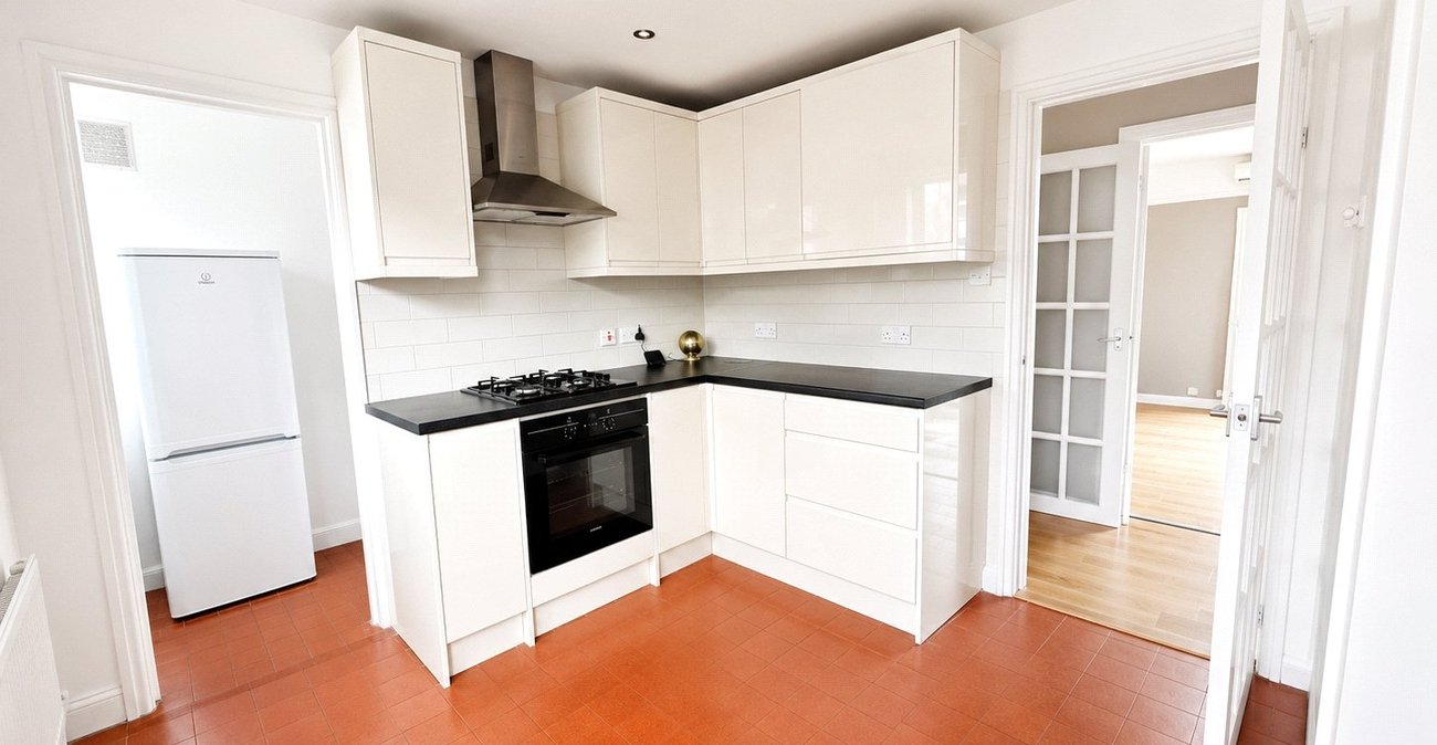 2 bedroom property for sale in London | Robinson Jackson