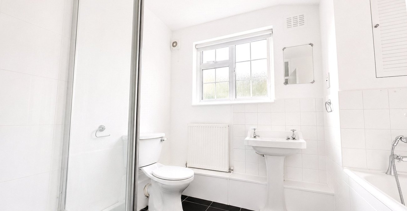 2 bedroom property for sale in London | Robinson Jackson