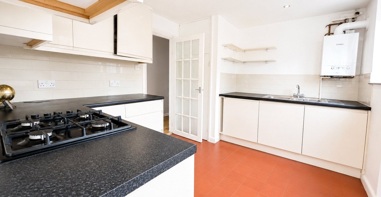 2 bedroom property for sale in London | Robinson Jackson