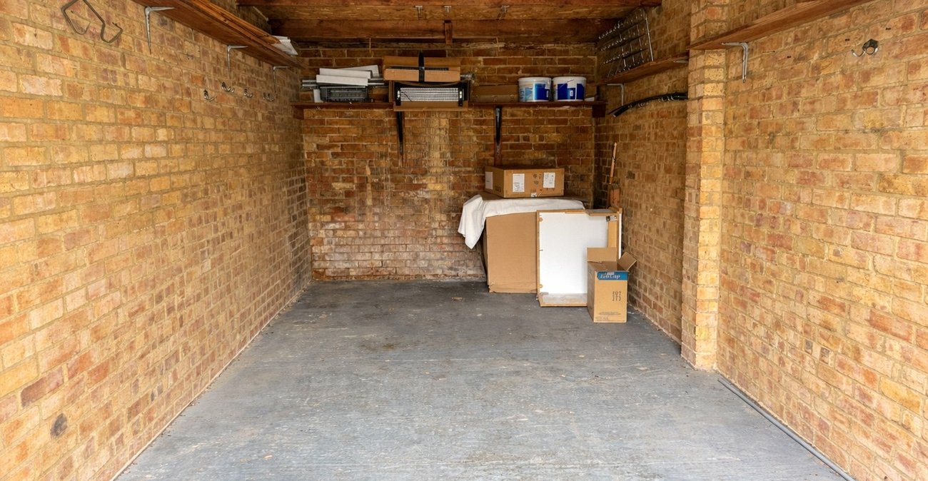 2 bedroom property for sale in London | Robinson Jackson