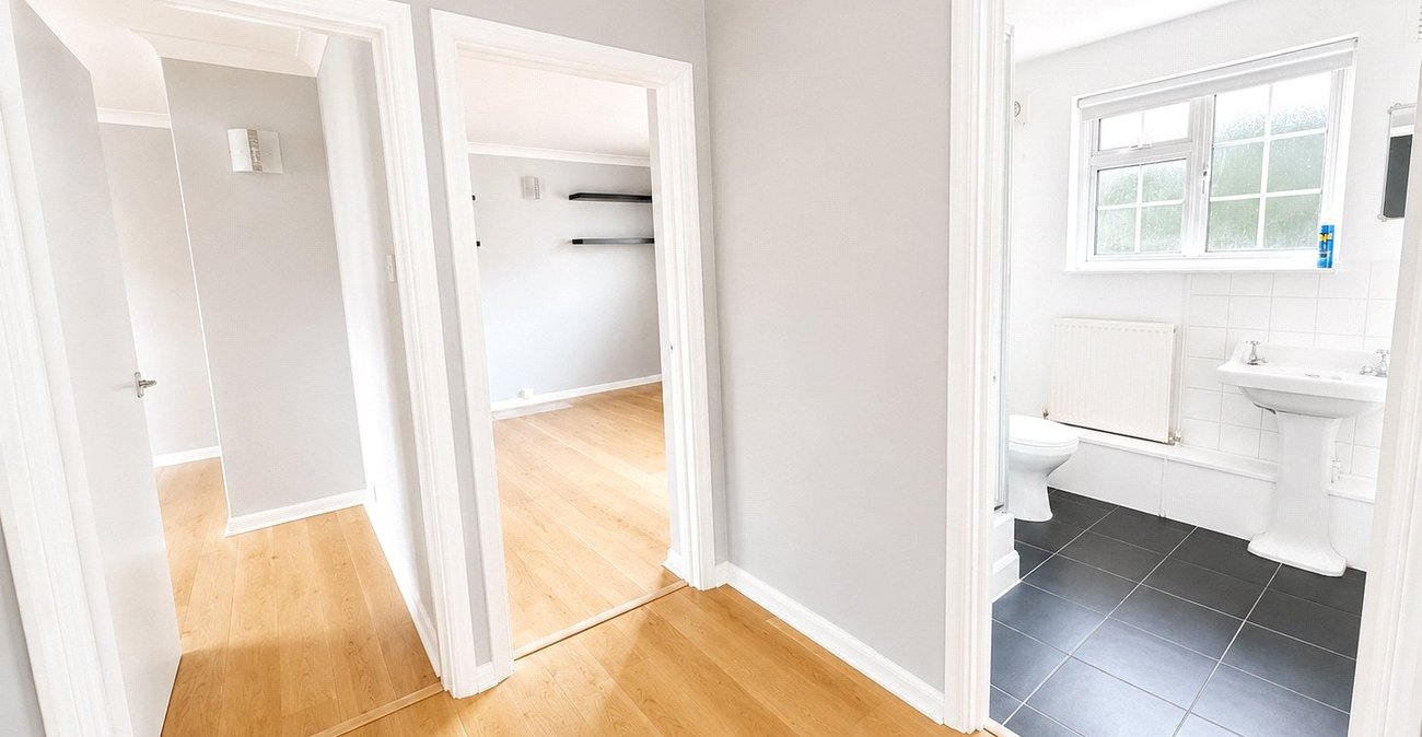 2 bedroom property for sale in London | Robinson Jackson