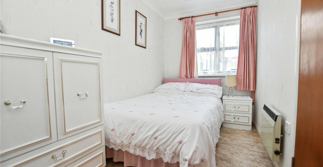 2 bedroom property for sale in Crayford | Robinson Jackson