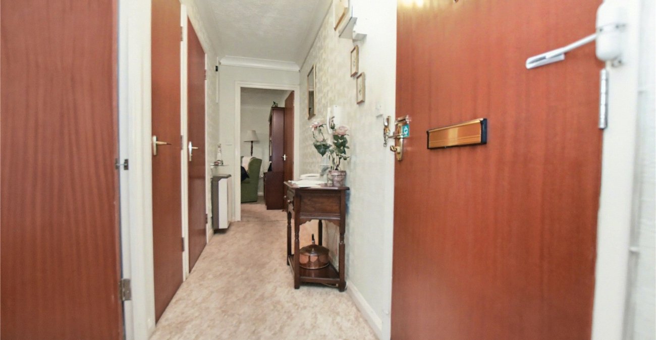 2 bedroom property for sale in Crayford | Robinson Jackson