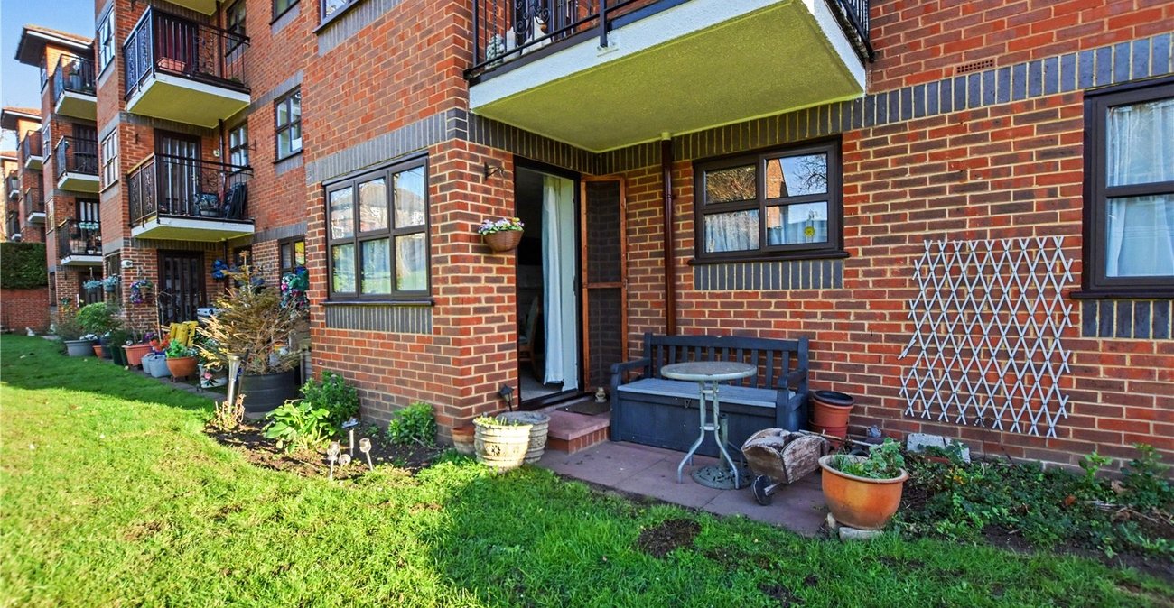 2 bedroom property for sale in Crayford | Robinson Jackson