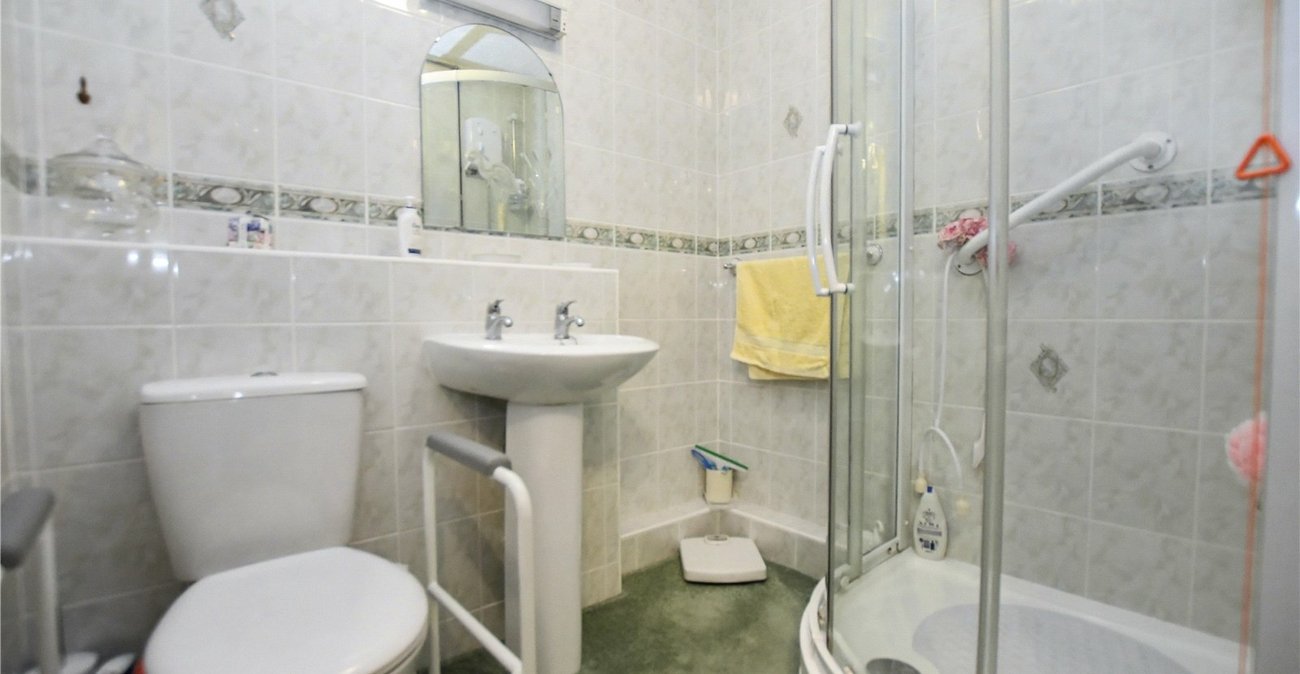 2 bedroom property for sale in Crayford | Robinson Jackson
