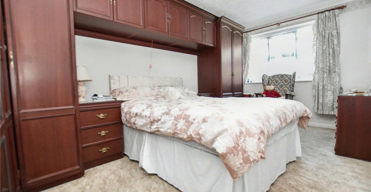 2 bedroom property for sale in Crayford | Robinson Jackson