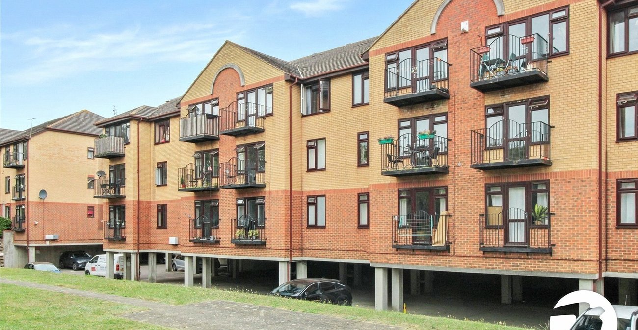 1 bedroom property for sale in Greenhithe | Robinson Jackson